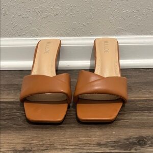 ILLÚDE Tan Slide Mules with Cushioned Crossover Strap